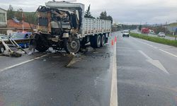 İzmir'de belediye kamyonuna arkadan çarpan sürücü hayatını kaybetti