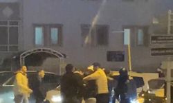 Trafikte tekmeli yumruklu kavga kamerada