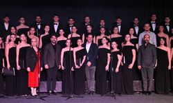 Çok sesli gençlik ve çocuk korosu sanatseverlerle buluştu