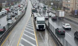 İstanbulda'da iki metrobüs çarpıştı: 4 yaralı