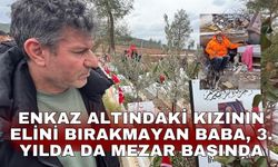 Enkaz altındaki kızının elini bırakmayan baba, 3. yılda da mezar başında
