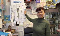 İzmir'de defter ve kalemler ‘askıda kırtasiye' ile sahiplerini buluyor