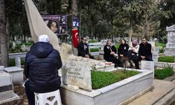 Özgecan Aslan ölümünün 11'inci yılında mezarı başında dualarla anıldı