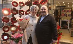 "11 kez istedim, 11'incide aldım" dedi, 26 yıllık aşkını gül ile taçlandırdı