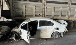 Uşak'ta otomobil ile tır çarpıştı: 1 yaralı