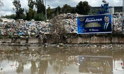 Buca'da çöp krizi: Belediye işçileri bu kez 'Nefes alamıyoruz' diyerek eylem başlattı