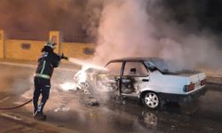 Alev topuna dönen Tofaş'tan geriye demir yığını kaldı