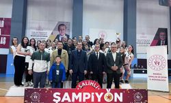 Salihli’de Kadınlar Günü’ne özel voleybol turnuvası büyük heyecana sahne oldu