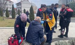 Bankta oturan erkeğe sözlü tacizde bulunduğu iddia edilen yaşlı adam darp edildi