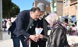 Başkan Kara’dan emekçi kadınlara ve sağlık çalışanlarına çiçek