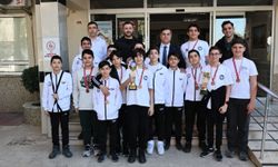 İl Müdürü Yunus Öztürk, su topu sporcularını tebrik etti