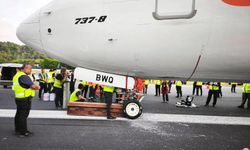 Tayland’da yolcu uçağı sert iniş yaptı: Uçağın iniş takımı koptu