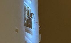 Bir genç elindeki kolonya şişesiyle dehşet saçtı: "Kendimi ve evi yakacağım"