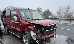 Uşak’ta hafif ticari aracın bariyere çarpması sonucu 6 kişi yaralandı