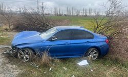 Şarampole giren otomobilde 3 kişi yaralandı