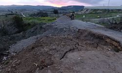 Manisa'da çöken Kula-Selendi karayolu ulaşıma kapatıldı