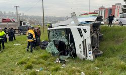 Yarışmadan dönen öğrencileri taşıyan midibüs şarampole devrildi: 9’u öğrenci 15 yaralı