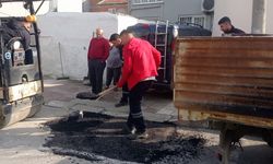 Şehzadeler bozulan yolları onarıyor