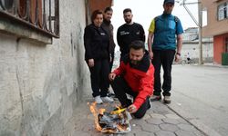 Mahallenin bakkal borcunu ödeyip, veresiye defterini yaktı