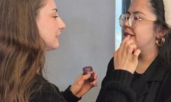 Soğan kabuğu ruj oldu: Çöpe gidecekken dudaklara sürüldü