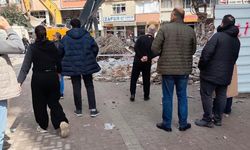 Bina yıkımı sırasında kopan parça çocuğun kafasına düştü: 1 ölü