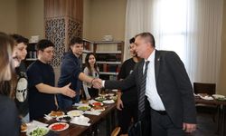 Başkan Şimşek, YKS'ye hazırlanan gençlerle kahvaltıda buluştu