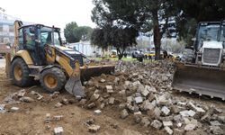 Turgutlu Belediyesi Fen İşleri ekiplerinden eş zamanlı çalışma