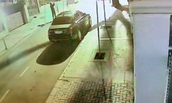 Beşiktaş'ta lüks araçların kundaklandığı ve villaya ateş açıldığı anlar güvenlik kamerasına yansıdı