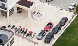 Tutuklu Başkan Yalım’ın sevgilisine aldığı milyonluk otomobil ve diğer araçlar, kayyım atanan otele getirildi