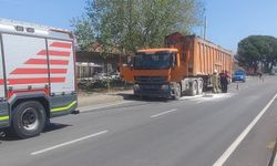 İzmir'de atık taşıma kamyonu alev aldı