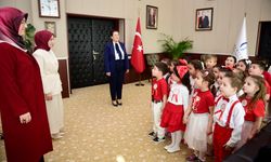 MCBÜ Rektörlüğünde 23 Nisan coşkusu