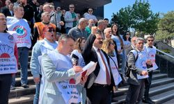 Buca ve Karşıyaka belediyelerinde memurlar iş bırakma eyleminde