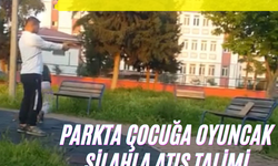 Parkta çocuğa oyuncak silahla atış talimi yaptırdı