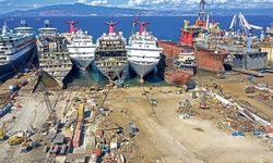 İzmir'de gemi söküm tesisinde üzerine parça düşen işçi hayatını kaybetti