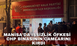 Manisa'da işsizlik öfkesi CHP binasının camlarını kırdı