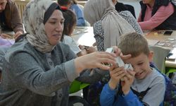 Demirci'de çocuklar bayramı bilimle kutladı