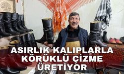 Asırlık kalıplarla körüklü çizme üretiyor