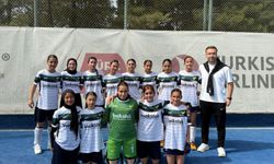 Manisa'nın kızları turnuvadan şampiyon ayrıldı