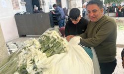 Kızını ameliyat masasında kaybeden babanın tabuttaki evladına son bakışı
