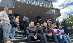 İzmir'de belediye memurlarının 'TİS' eylemi sürüyor