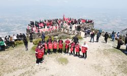 Gençler Spil'in zirvesinde ay yıldızlı bayrakla buluştu