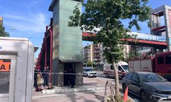 Manisa'da üst geçit asansörüne sıkışan genç hayatını kaybetti