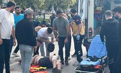 Üst geçitteki asansörde kurtarma çalışması yapılırken iki motosiklet çarpıştı: 2 yaralı