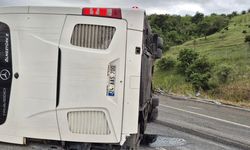Susurluk'ta yolcu otobüsü devrildi: 25 yaralı