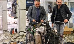 Kamyonetin motorunda giden tamirci konuştu: "Müşteriyi 40 bin liradan kurtardık"