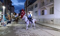 Selendi’de cirit atlı fener alayı