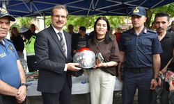 Salihli’de motosiklet sürücülerine kask dağıtıldı
