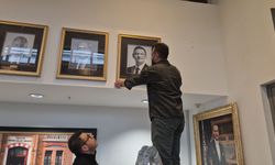 Kılıçdaroğlu'nun fotoğrafı tekrar asılıp, isimliği makam odasının kapısına takıldı