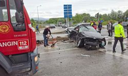 Sakarya'da otomobil, minibüs ve tır çarpıştı: 4'ü ağır 6 yaralı