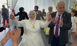 52 yıl sonra hayallerine kavuştular: Kaçarak evlenen çift düğün yaptı